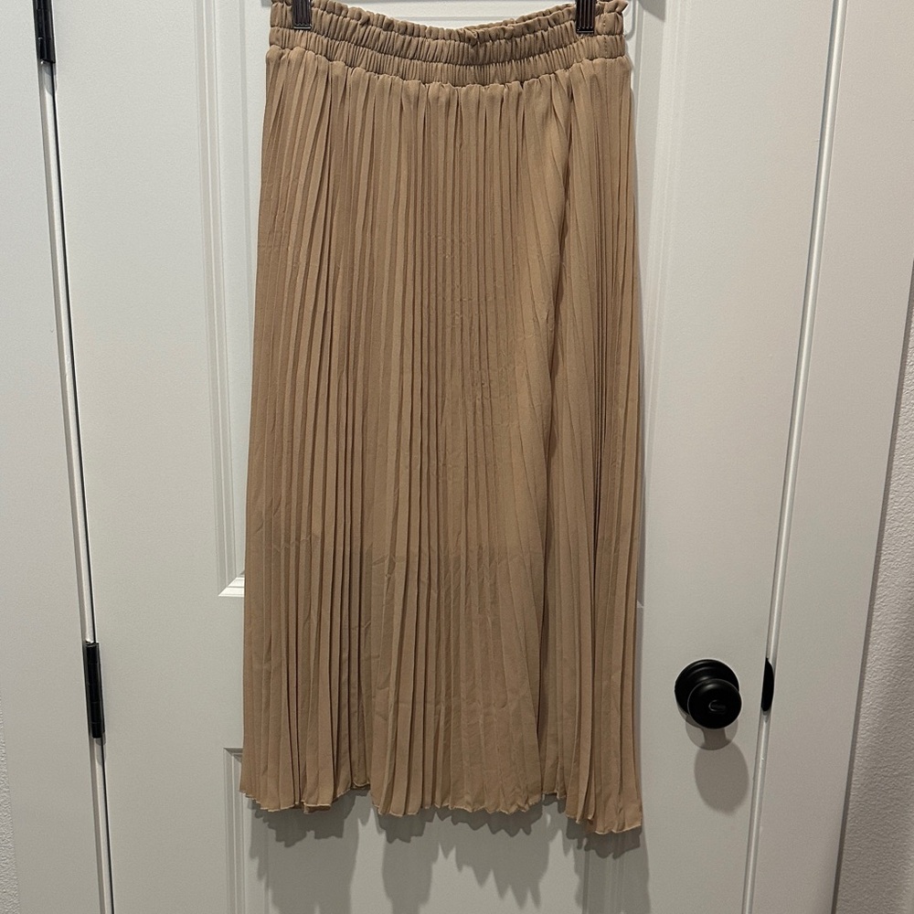 Elegant Tan Pleated Skirt